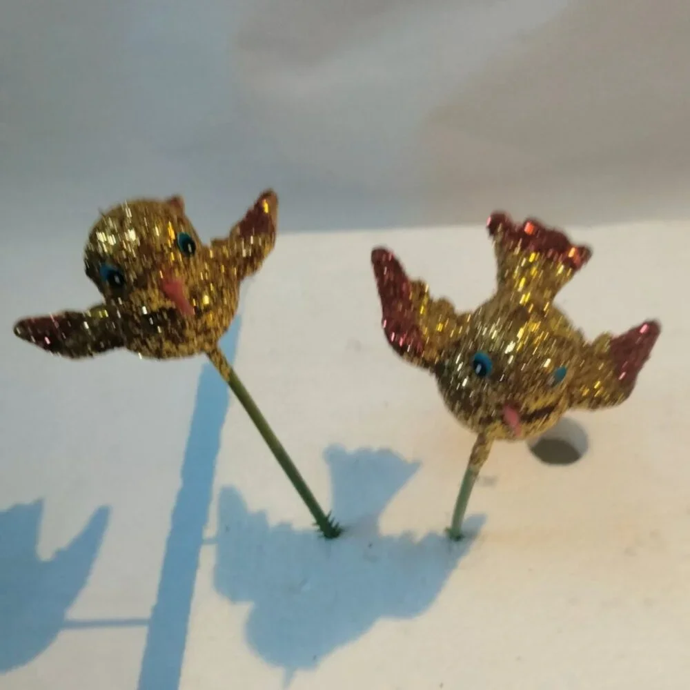 N/A glittery gold